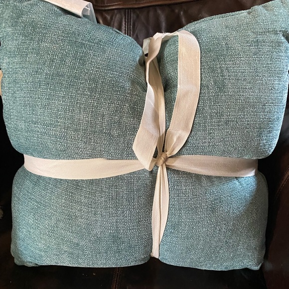 2 Decorative Pillows - Picture 2 of 2